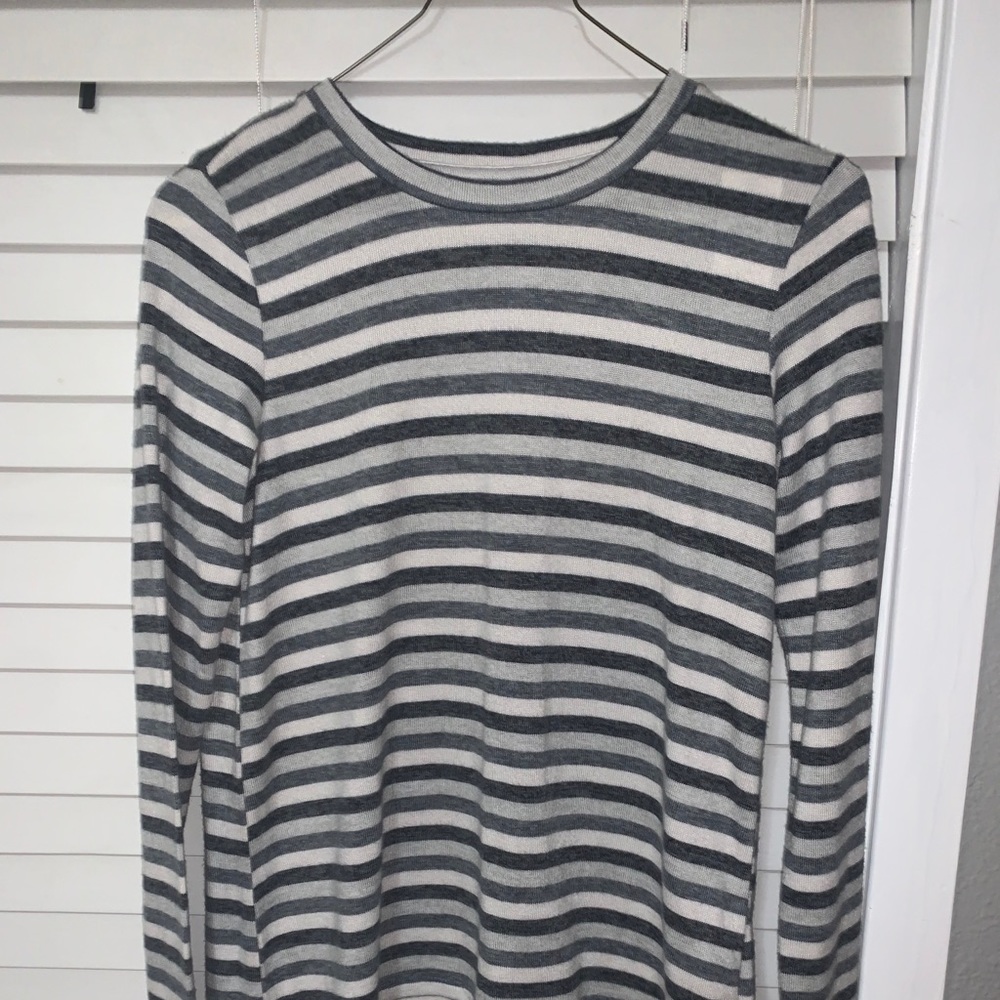 american eagle light blue and grey sweater